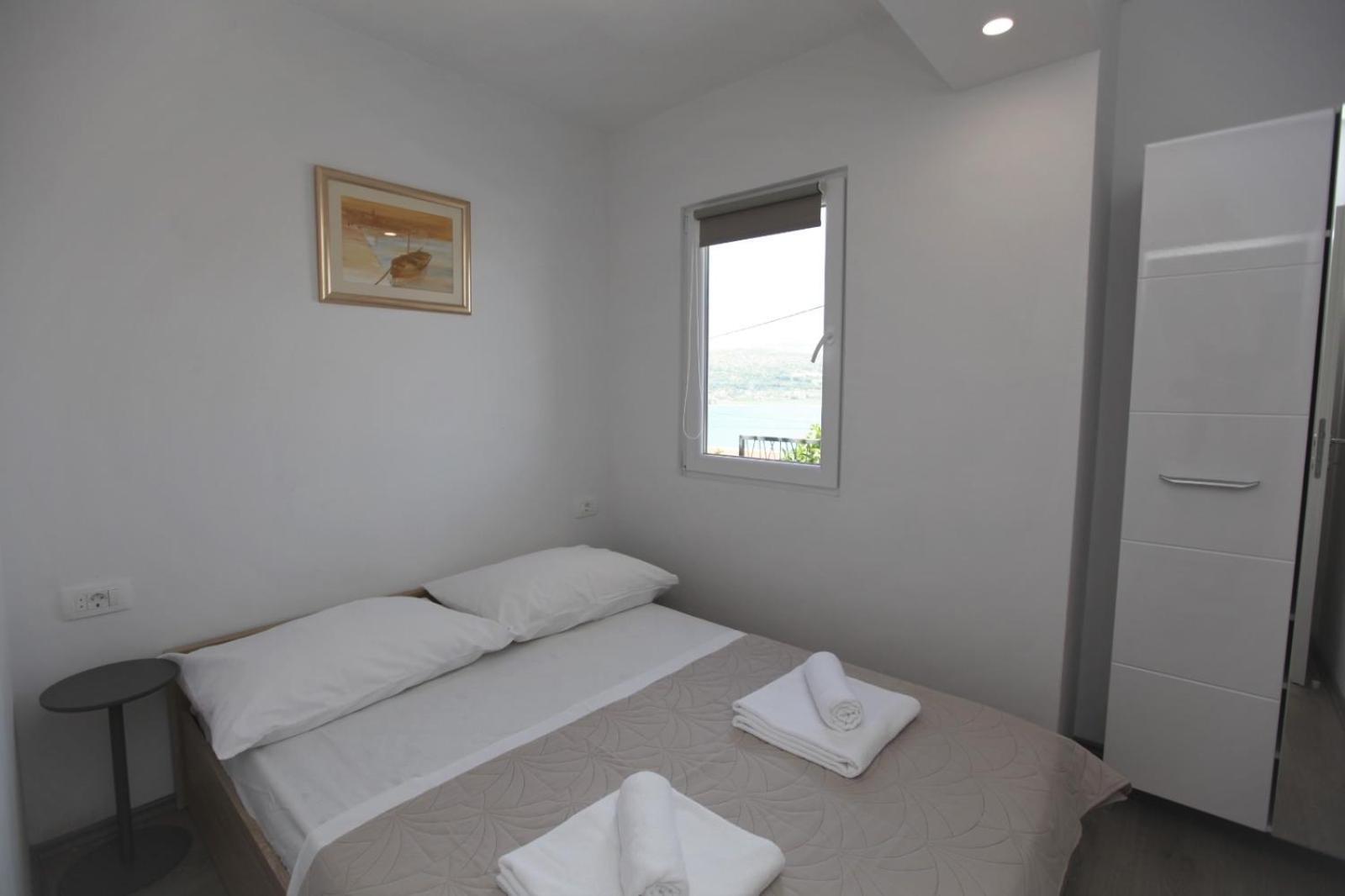 Apartment With Terrace And Sea View - Lucic 트로기르 외부 사진